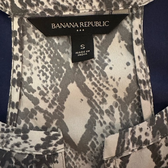 Banana Republic Snakeskin Print Top – Size Small - EUC - Picture 3 of 5